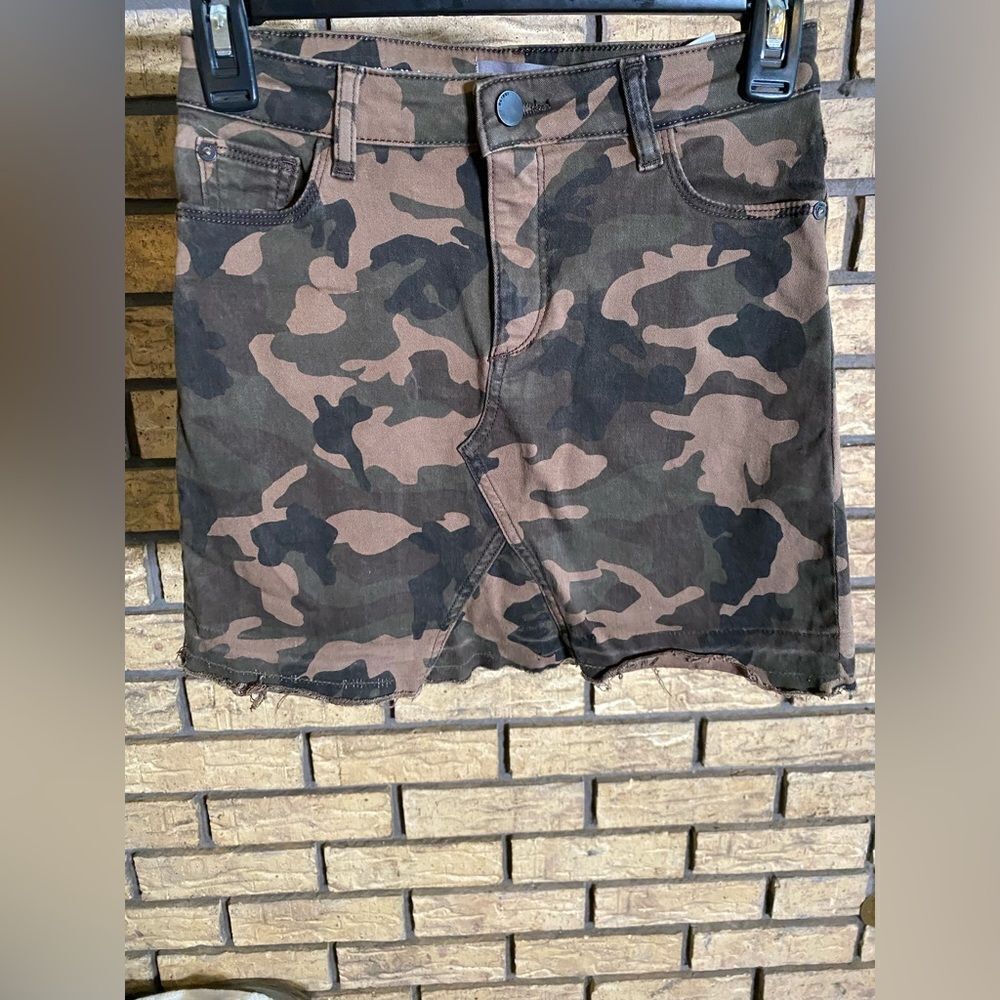 Camo mini skirt